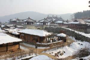 korean-village-snow-858232_1920