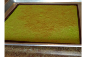 Pandan Mango Roll Cake